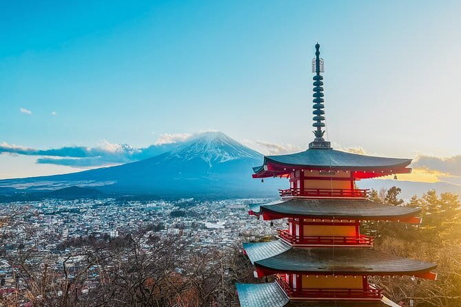 Private Tour to Mount Fuji & Hakone with Gotemba Outlets English - Lake Kawaguchiko: where Fuji looks closer