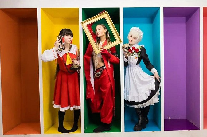 Professional Cosplay Photography Experience with English Guide - Language Support: English Guide Plus Multi-Language Brochures