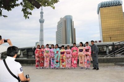 Ride a rickshaw wearing a kimono in Asakusa! Enjoy authentic traditional culture! - Choosing a kimono that fits (and the extra-size reality)