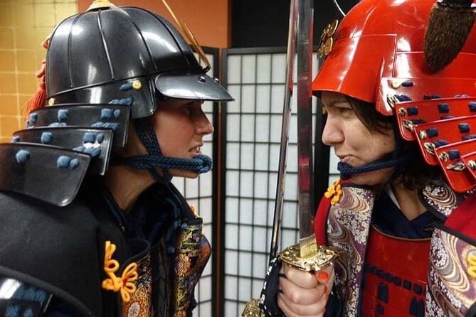 Samurai Armor Photo Shoot in Shibuya - Optional armor walking toward Shibuya crossing