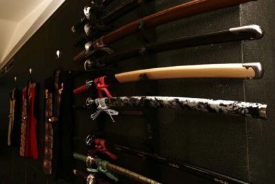 Samurai Armor Photo Shoot in Shibuya - The professional dresser moment: hands-on help you’ll appreciate