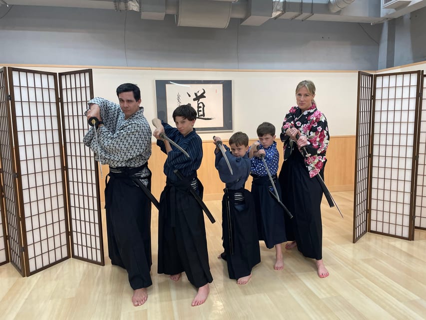SAMURAI EXPERIENCE in Tokyo（Harajuku）【SAMURAI've】 - Entering the red-door dojo near Harajuku stations