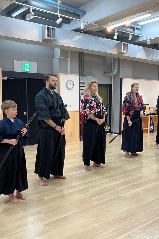 SAMURAI EXPERIENCE in Tokyo（Harajuku）【SAMURAI've】 - The included photoshoot: sword-in-hand, kimono-complete