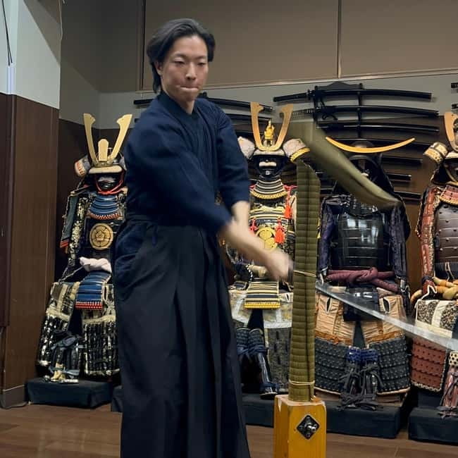 Samurai sword cutting experience - The cutting moment: tatami mats twice, timing on your side