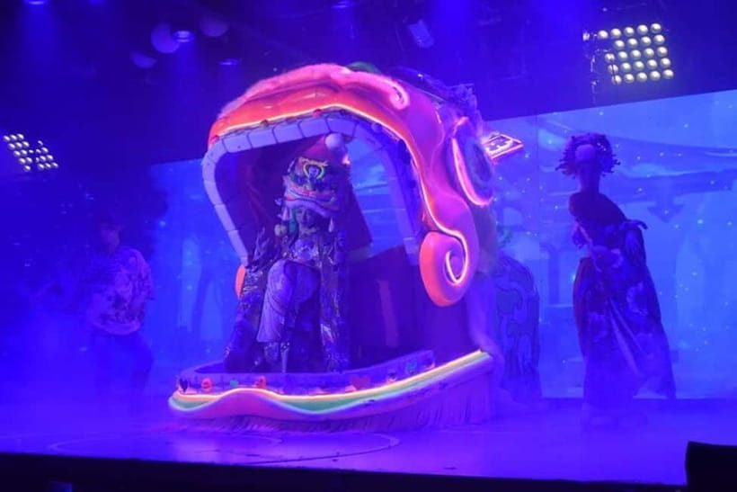 Samurai themed Entertainment show in Shinjuku - The Big Cultural Question: Traditional Meets Modern, On Purpose