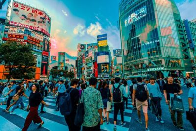 Shibuya Bar Hopping Adventure Unique and Drank Experience - Stop 1: UNIQLO Shibuya Dōgenzaka—It’s Not Just a Meet Spot