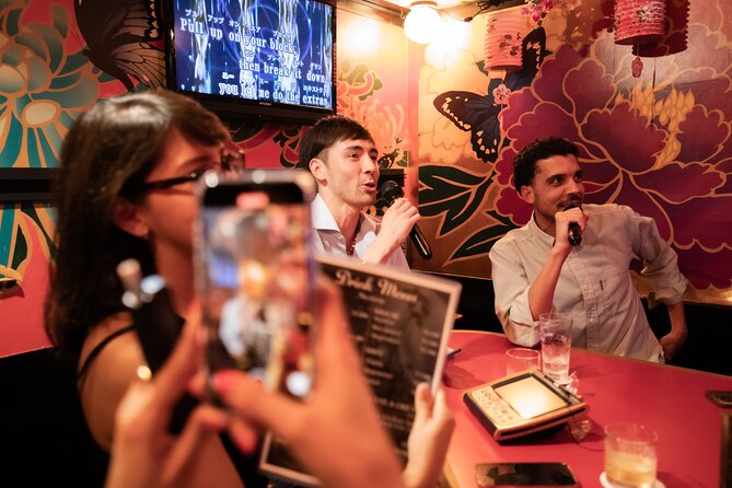 Shinjuku Underground Nightlife Tour: Izakaya Food & Bar Hopping - Kabukicho Neon Gate and Godzilla Road Photo-Stop Energy