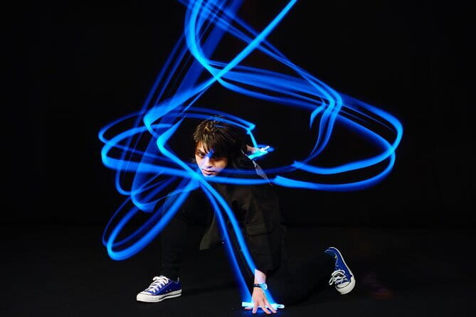 Shuffle Dance in Tokyo with a TikTok Star - Intermediate Level - Your 4K Keepsake and Post-Class Connection in the Lobby