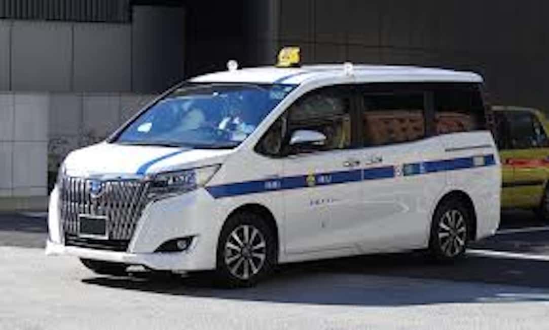Shuttle Van Tokyo-Tour, for 4 Hours or 6 Hours+Transfer Time - Shibuya Scramble and Harajuku: the city doing its loudest thing