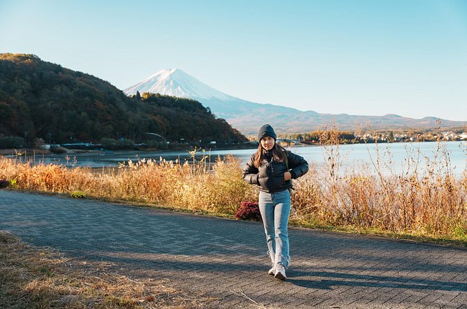 Small Group Tour Mount Fuji and Lake Kawaguchi from Tokyo - Guide style matters: the difference between okay and great days