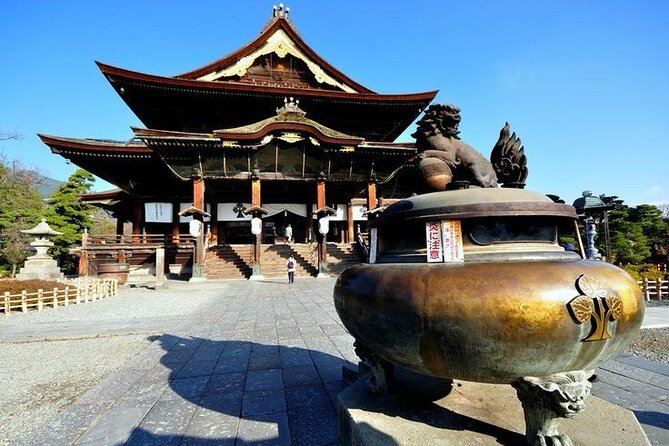 Snow Monkey Park & Zenkoji Temple Nagano Pvt. Full Day Tour. - Price and time math: is $800 per group worth it?