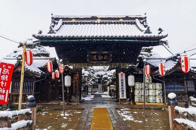 Snow Monkey Park & Zenkoji Temple Nagano Pvt. Full Day Tour. - What guides do (and when you might want to manage expectations)