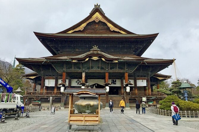 Snow Monkey Park & Zenkoji Temple Nagano Pvt. Full Day Tour. - Comfort stops, driving time, and how not to lose the whole day