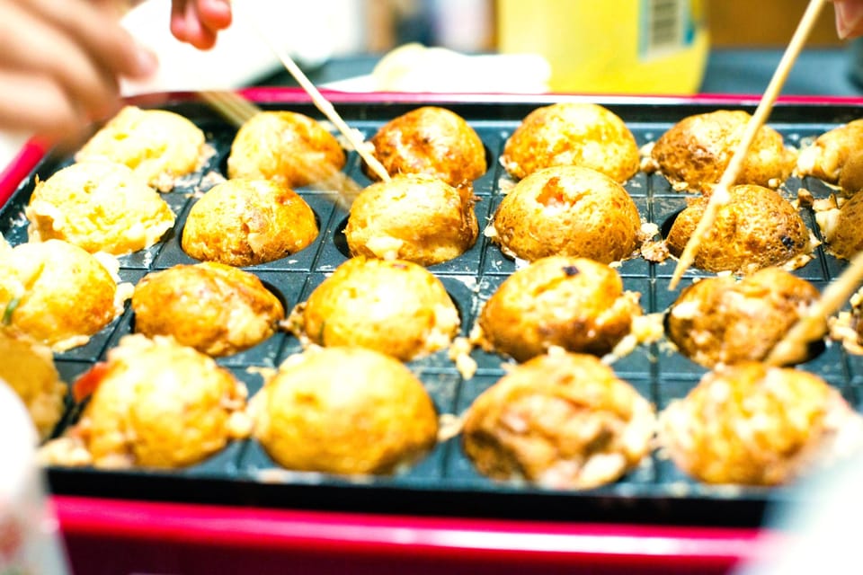 Takoyaki cooking experience in Kabukicho, Shinjuku - Instructor Support: English Help and Real Human Guidance