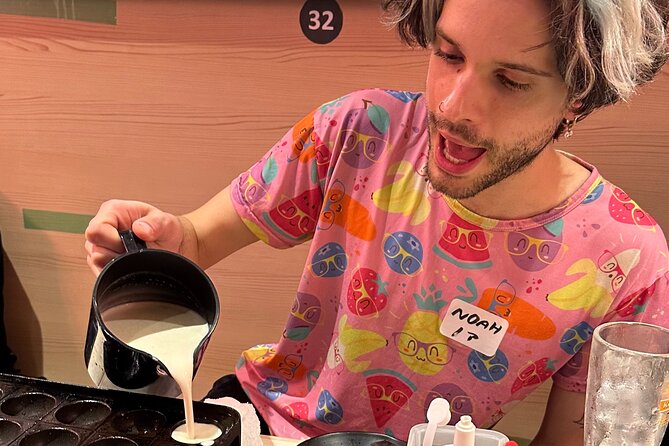 Takoyaki Party & Shinjuku Night Tour in Tokyo ※Unlimited Drinks - Takoyaki in a Tokyo home: the friendly setup that makes it work
