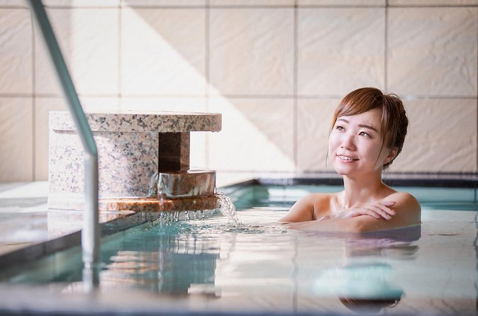 Tattoo-friendly open-air Onsen & drink - The bath experience: timing, crowds, and how long you’ll be there