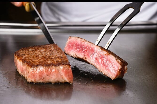 The Premium A5 Wagyu Tour in Shinjuku – With Free-Flow Drinks - Where the tour starts in Shinjuku and how the night flows