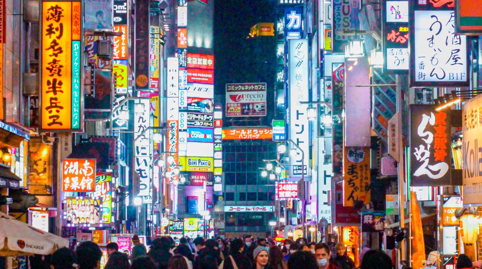 Tokio A: Tour de la ciudad en Español - Spanish - Kabukicho and Golden Gai: neon nightlife, guided and respectful