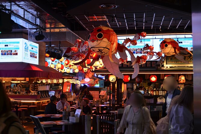 Tokyo After Dark Shinjuku Tour of Tradition and Pop Culture - Stop 1: Omoide Yokocho Lantern Lanes and Photo-Friendly Atmosphere