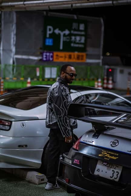 Tokyo and Daikoku by night in a Fast and Furious Skyline 34 - Tokyo Tower and the final drop-offs: getting your photos before you fade out