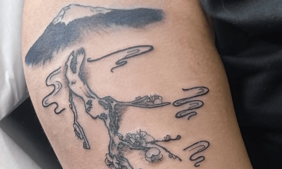 Tokyo: Anime, Manga or Kanji Tattoo in a Modern Salon - Meeting Up at Inklinic and Getting Started Calmly