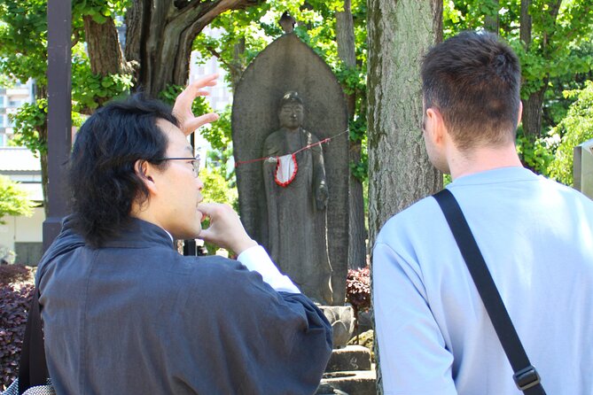 Tokyo: Asakusa Walking Tour with Japanese Comedian - Entering Asakusa: Kaminarimon Gate and Nakamise Street