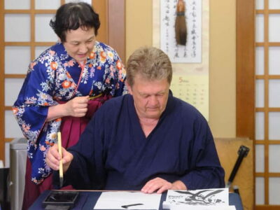 Tokyo: Calligraphy Experience with yukata or Samue - Yukata or samue setup and tea: the calm start matters