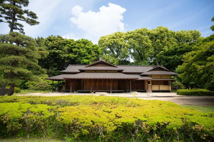 Tokyo Castle & Imperial PalaceーShogun Walking Tour - Edo Castle Ruins and the Defense Mindset That Makes Everything Click