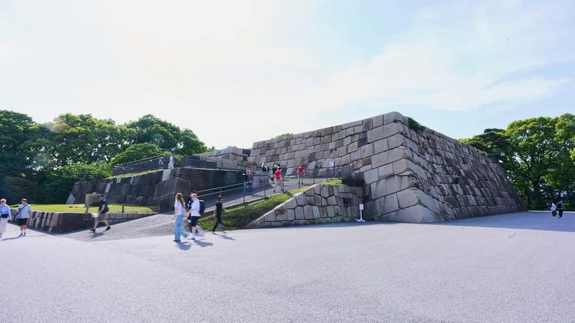 Tokyo Castle & Imperial PalaceーShogun Walking Tour - Imperial Palace East Gardens: Koi Fish, Trees From Across Japan, and Photo Fun
