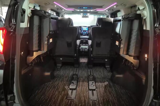 Tokyo center Private Transfer to Narita Airport(NRT) 5-9pax - Air-conditioned comfort in the 1 to 1.5 hour window