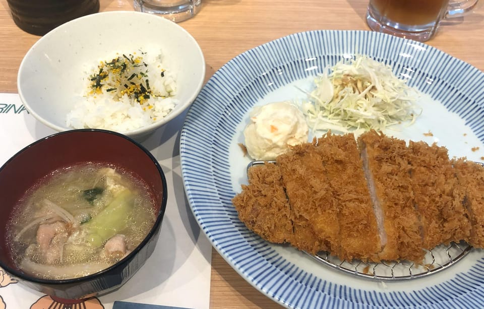 Tokyo: Challenge Sumo Wrestlers and Enjoy Meal - Seating and Group Size: Small Planning Tip, Big Difference