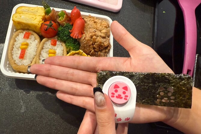 Tokyo : Cute Character Bento making work shop in Shinjuku - Camera-ready results: why the decorating steps feel easy to share