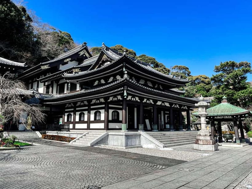 Tokyo: Day Trip to Kamakura in Spanish - Spanish - Hase-dera by old tram: legends you can walk through