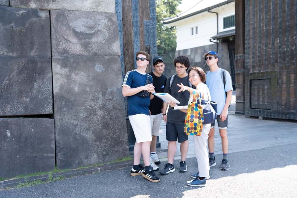 Tokyo: Edo Castle and Imperial Palace Guided Walking Tour - Guardhouse stop: Hyakunin Bansho and the checkpoint mindset