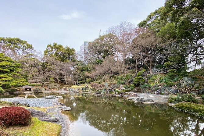 Tokyo: Edo Castle & East Garden of the Imperial Palace Tour - Architecture and garden design: how your guide teaches you to see