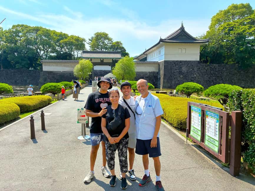Tokyo: Edo Castle Ruins & Imperial Palace East Garden Tour - Wadakura Fountain and moat: a royal wedding memorial with real context