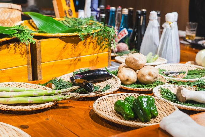 Tokyo Ginza Authentic Food Tour (Izakaya Hopping by local guide) - How the small group and local guide change your night