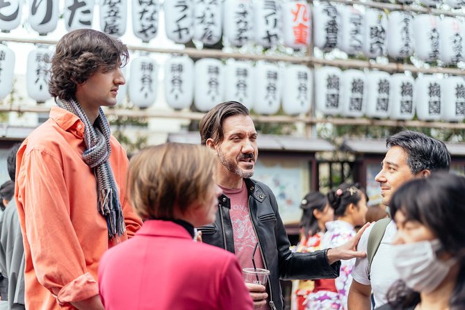 Tokyo History: Sensoji Temple & Asakusa District Private Tour - Stop 1: Nakamise Shopping Street and Kaminarimon Gate