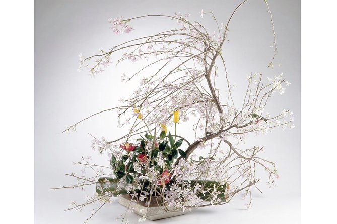 Tokyo Ikebana, Japanese Traditional Flower Arrangement Experience - Quick hits before you go to 一葉式いけ花本部