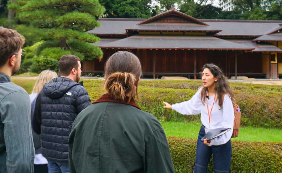 Tokyo: Imperial Palace, the history of Japan (ENGLISH GUIDE) - Key things that make this tour work