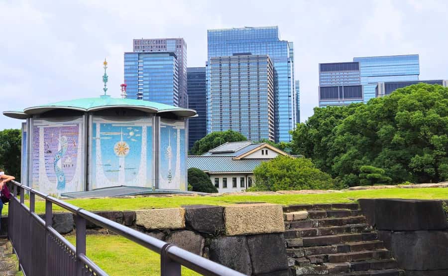 Tokyo: Imperial Palace, the history of Japan (ENGLISH GUIDE) - Tokyo Imperial Palace grounds: what you can and can’t see