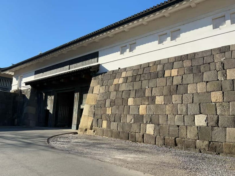 Tokyo: Imperial Palace with Nostalgic Alley Kagurazaka tour - Starting at Shin-Marunouchi: the easy way to begin near Tokyo Station
