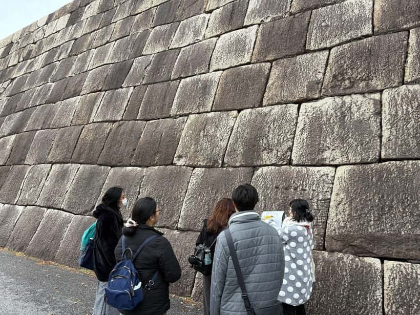 Tokyo: Imperial Palace with Nostalgic Alley Kagurazaka tour - Seeing Edo Castle in the details: walls, gardens, and scale