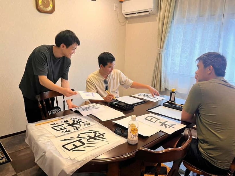 Tokyo: Japanese Calligraphy Lesson with Skilled Instructor - The Asakusa Room Setup: Tatami Calm or Desk-Chair Focus