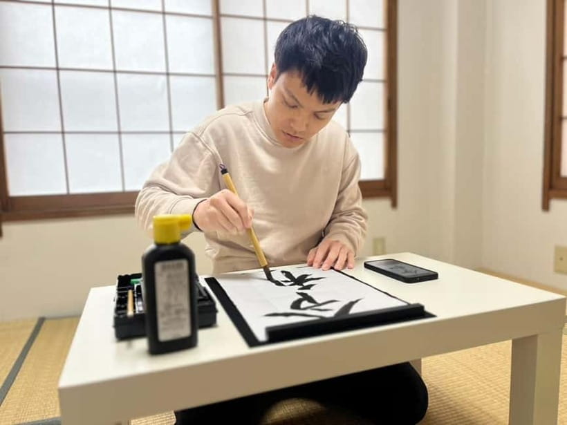 Tokyo: Japanese Calligraphy Lesson with Skilled Instructor - Turning Your Writing into a Souvenir: Uchiwa, Shikishi, or Kakemono