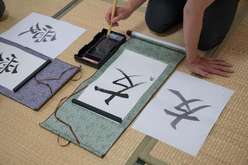 Tokyo: Japanese Calligraphy Lesson with Skilled Instructor - The Photo Moment: Capture It Before You Pack It Away