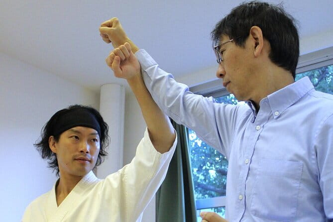 Tokyo: Karate Experience with Former All-Japan Champion - A former champion and real coaching in central Tokyo
