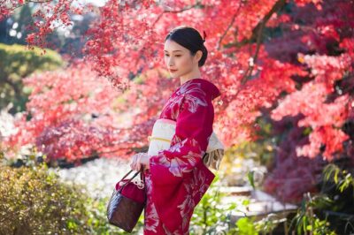 Tokyo: Kimono Experience inside Shinjuku Gyoen National Garden - The dressing process: smooth, guided, and timed
