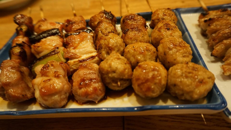 Tokyo: Locals´ Secret Food Tour // Eat like a Japanese - Stop 3: Izakaya + Yakitori (Order Like You Belong)