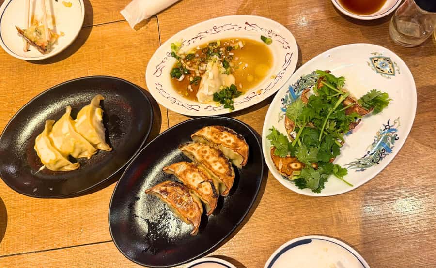 Tokyo: Locals´ Secret Food Tour // Eat like a Japanese - Stop 1: Sushi at Ueno Station (Fresh Fish and Zero Guesswork)